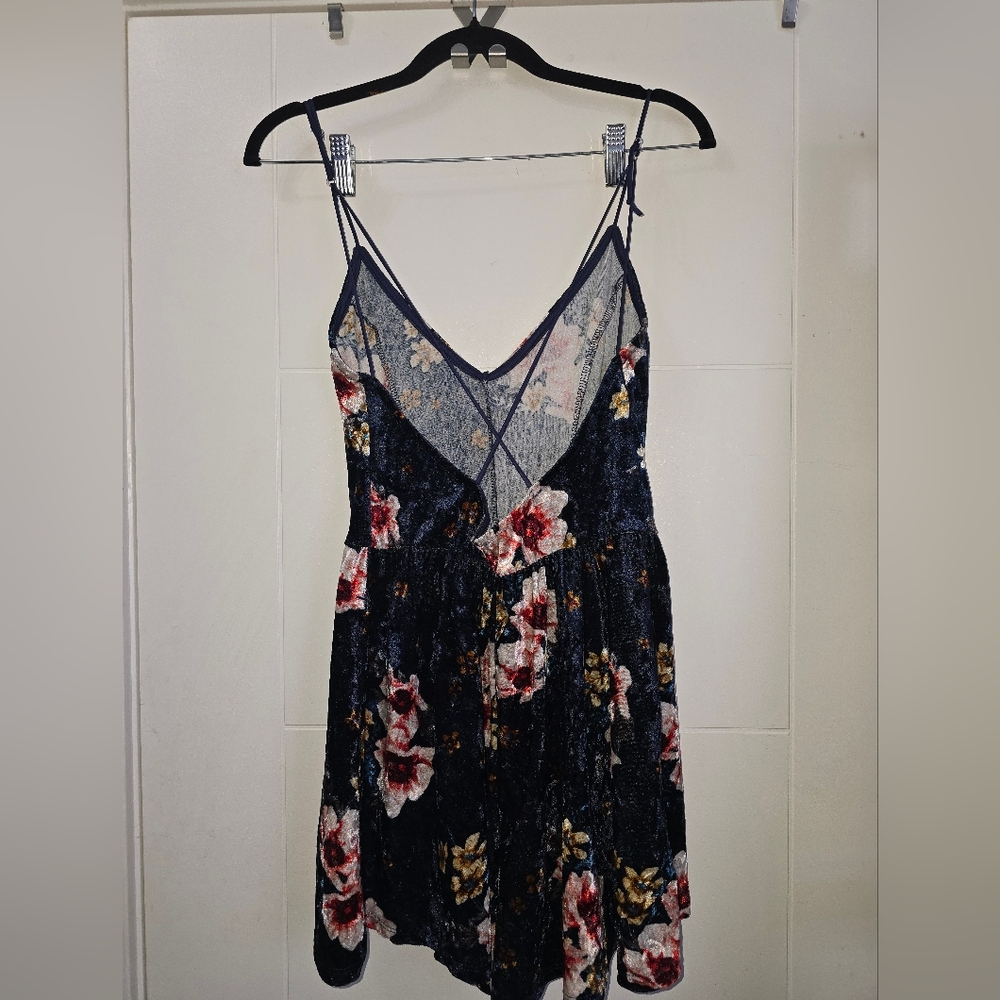Rue 21 Floral Velvet Romper Sz M - Picture 2 of 5